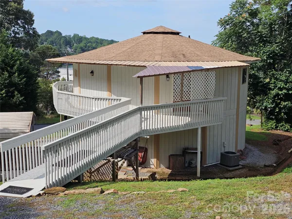 $415,000 | 500 Steel Bridge Loop, Hickory, NC 28601
