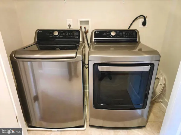 a view of a utility room with washer and dryer