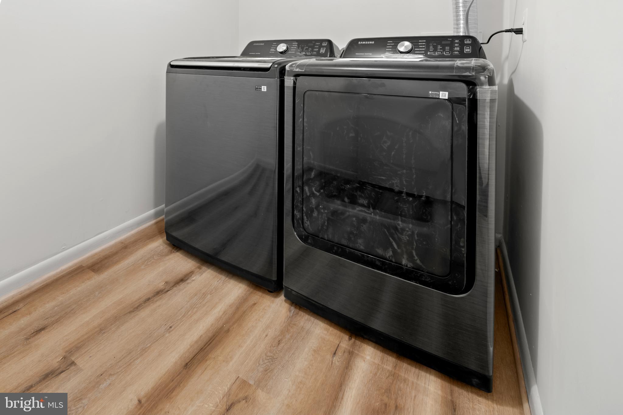 10330 Luria Commons Court, Unit 1B Burke, VA 22015 - Photo 5 of 24 a utility room with washer and dryer