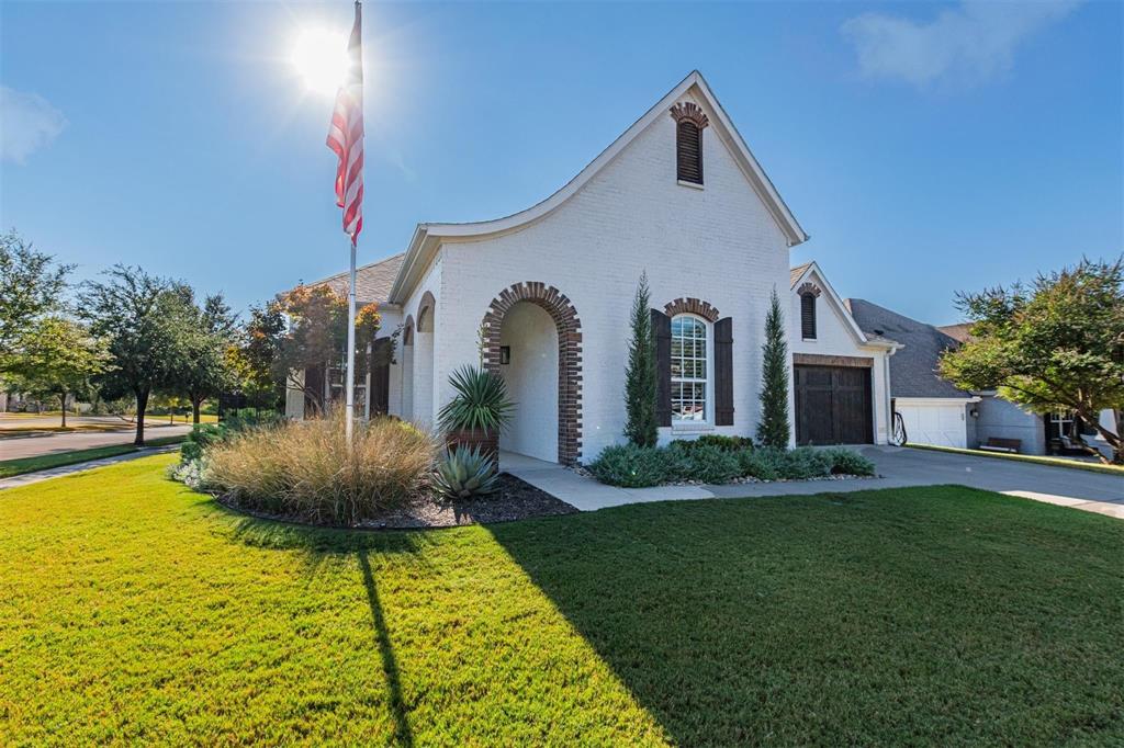 400 Prairie Run Aledo, TX 76008 - Photo 1 of 36 a front view of a house with garden