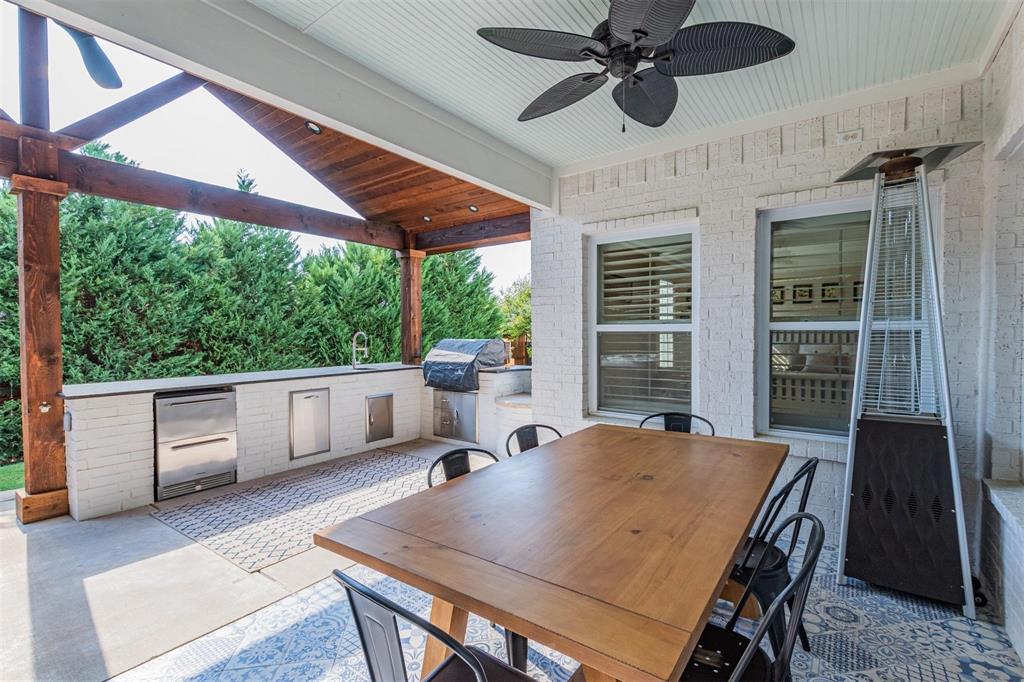 400 Prairie Run Aledo, TX 76008 - Photo 31 of 36 a view of a patio with a table and chairs