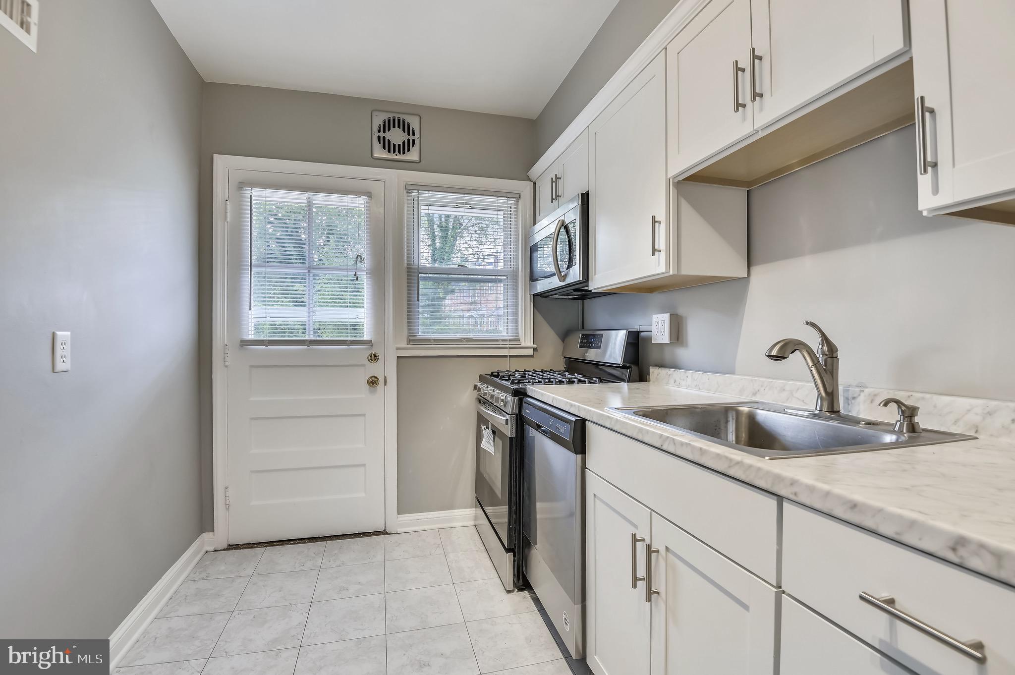 1607 Ramblewood Road Baltimore, MD 21239 - Photo 10 of 30