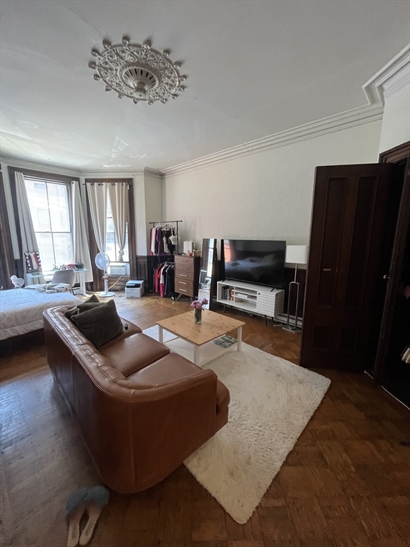 163 Beacon Street, Unit 2 Boston, MA 02116 - Photo 3 of 9