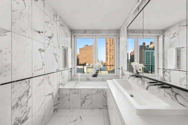 $4,295,000 | 427 East 90th Street, Unit PH9 | Upper East Side