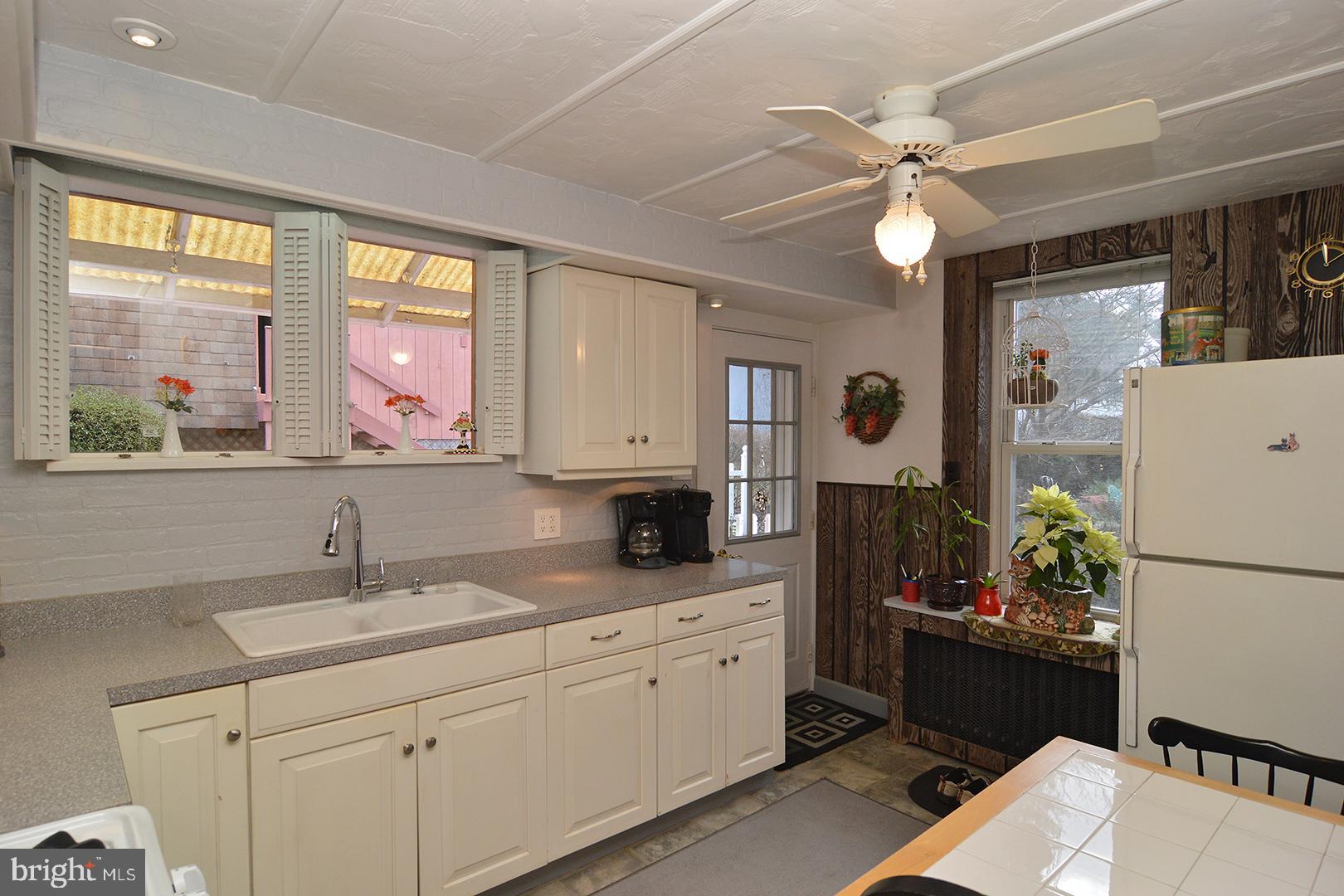 966 New Holland Road Reading, PA 19607 - Photo 9 of 21