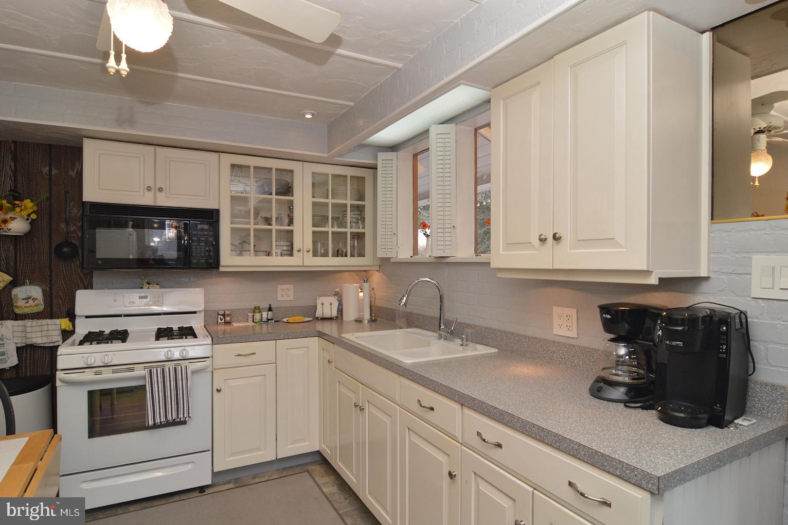 966 New Holland Road Reading, PA 19607 - Photo 10 of 21