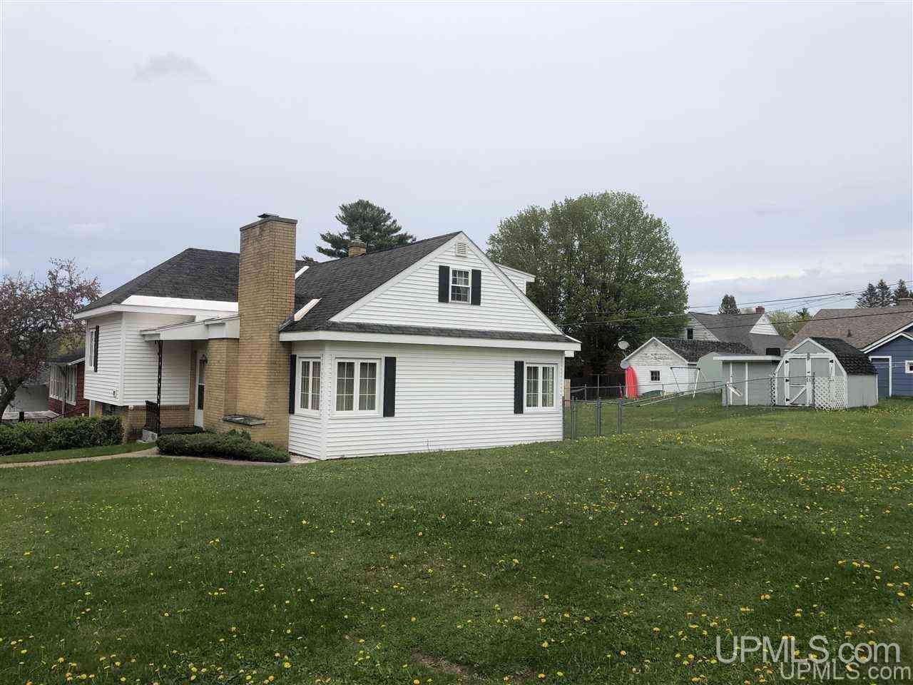 265 Prospect Street Ishpeming, MI 49849 - Photo 2 of 28