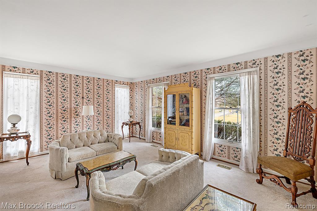 5329 Watergate Road West Bloomfield, MI 48323 - Photo 3 of 28 Gallery Image 3