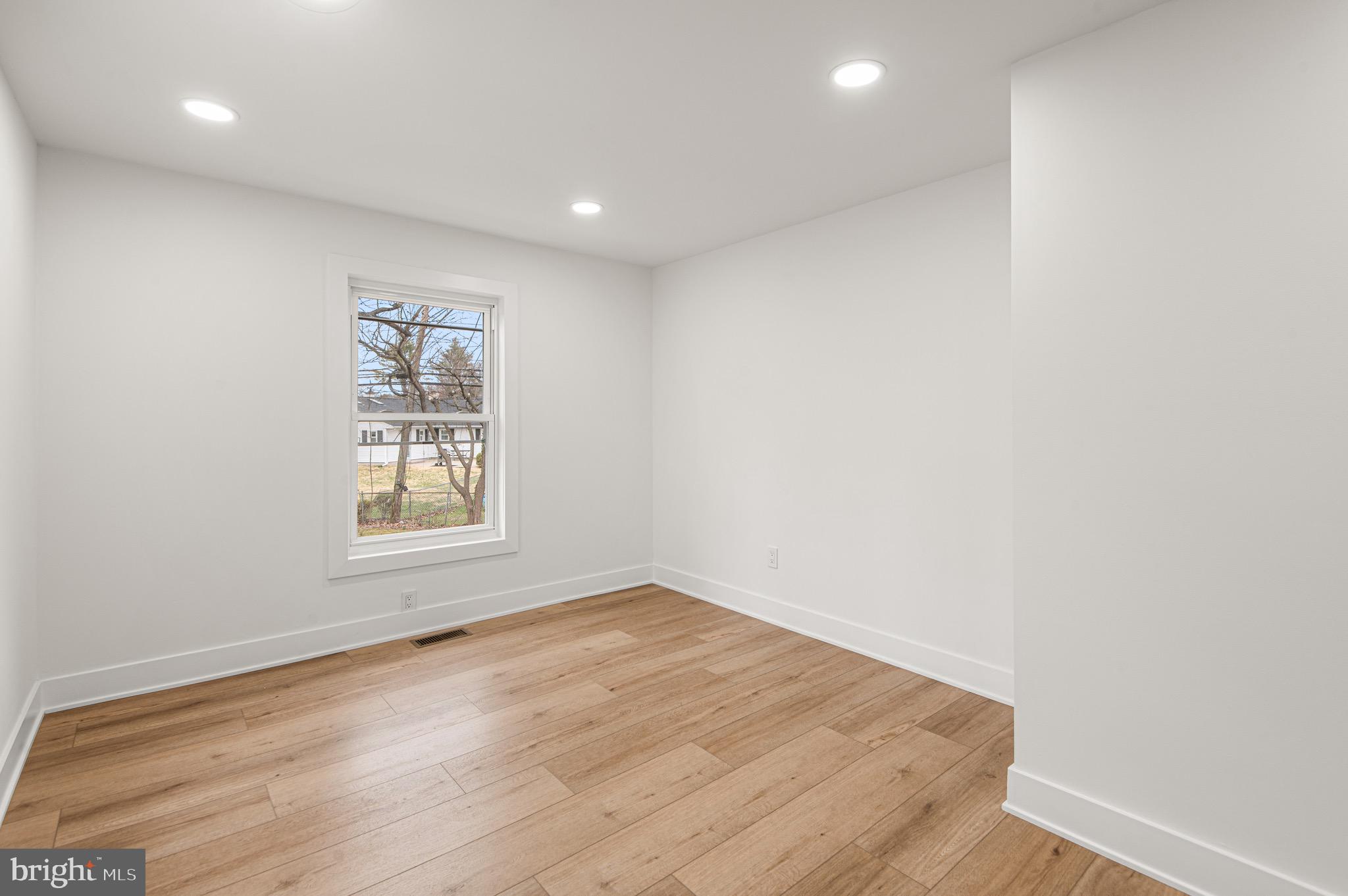 356 Magnolia Road Warminster, PA 18974 - Photo 17 of 34 Primary BDR- This versatile nook off the create