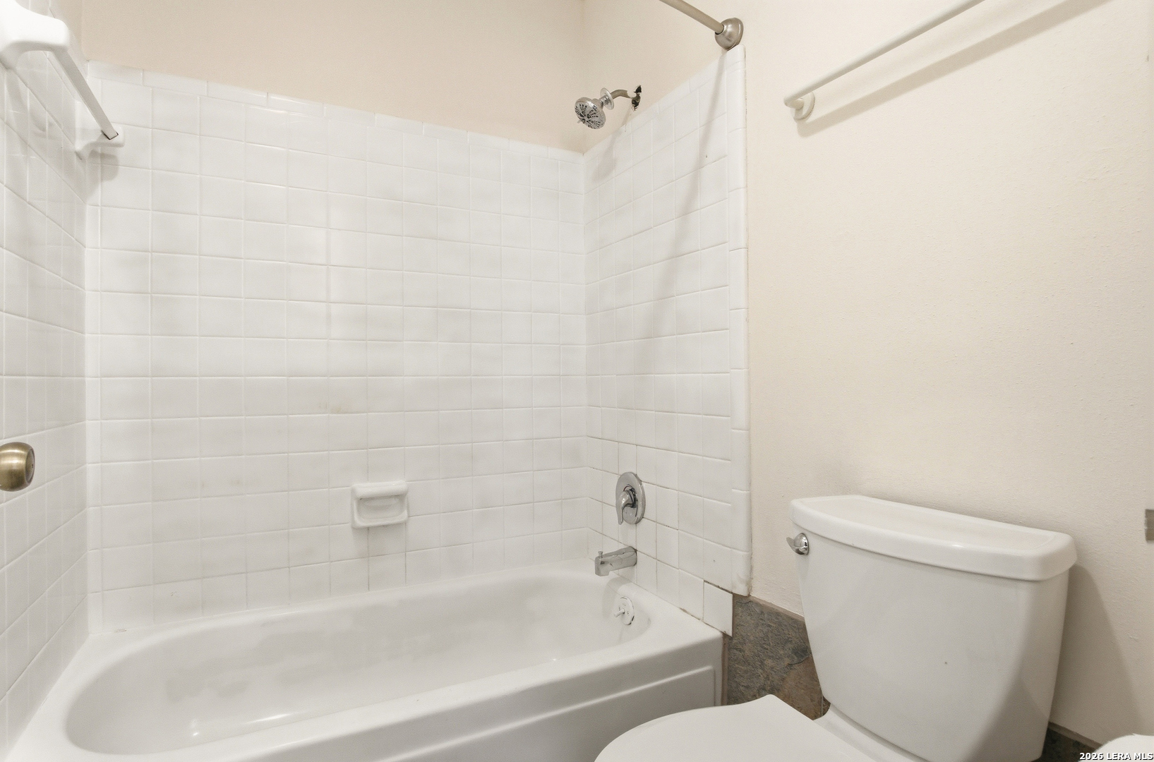 7711 Callaghan Road, Unit 404 San Antonio, TX 78229 - Photo 24 of 39 a bathroom with a toilet and a bathtub