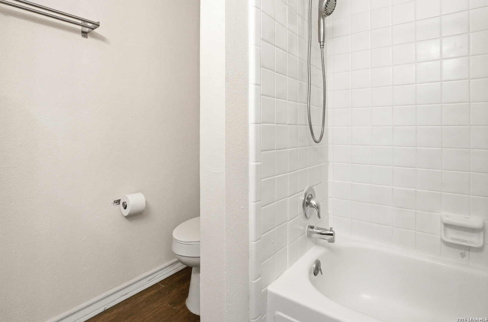 7711 Callaghan Road, Unit 404 San Antonio, TX 78229 - Photo 29 of 39 a bathroom with a bathtub
