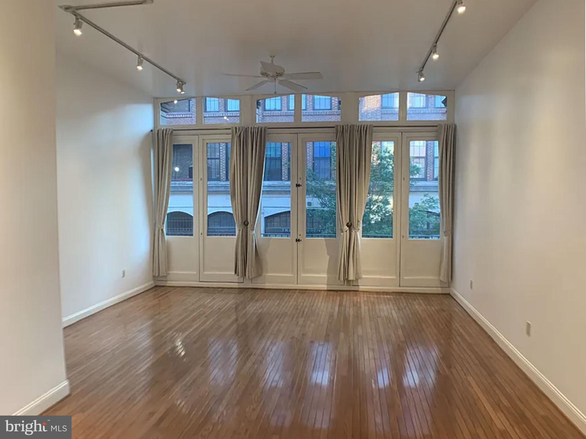 261 North 3rd Street, Unit 2 Philadelphia, PA 19106 - Photo 3 of 17