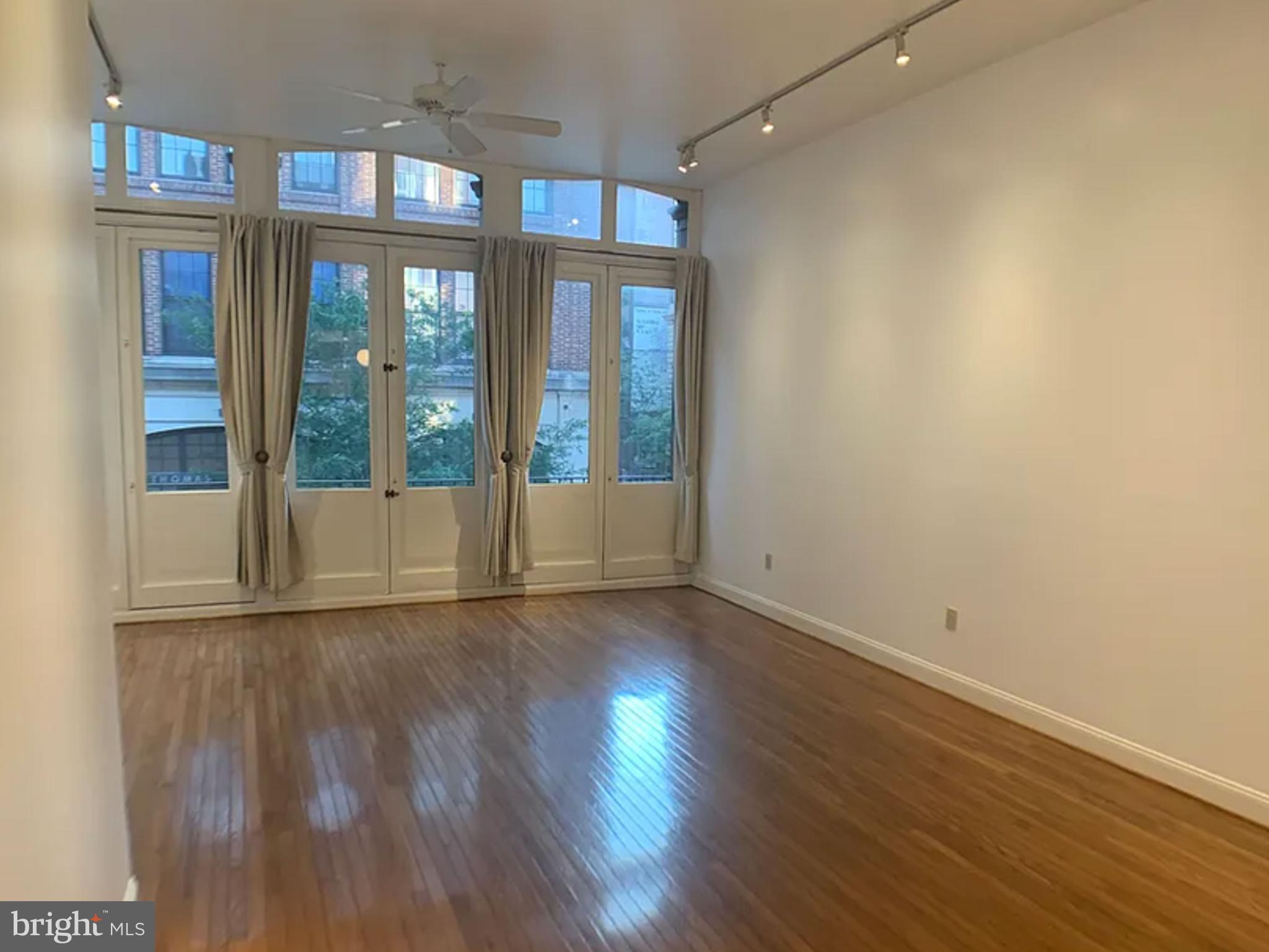 261 North 3rd Street, Unit 2 Philadelphia, PA 19106 - Photo 4 of 17