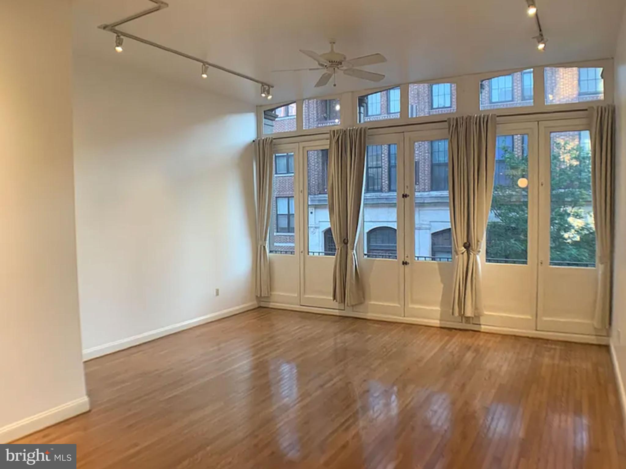 261 North 3rd Street, Unit 2 Philadelphia, PA 19106 - Photo 5 of 17