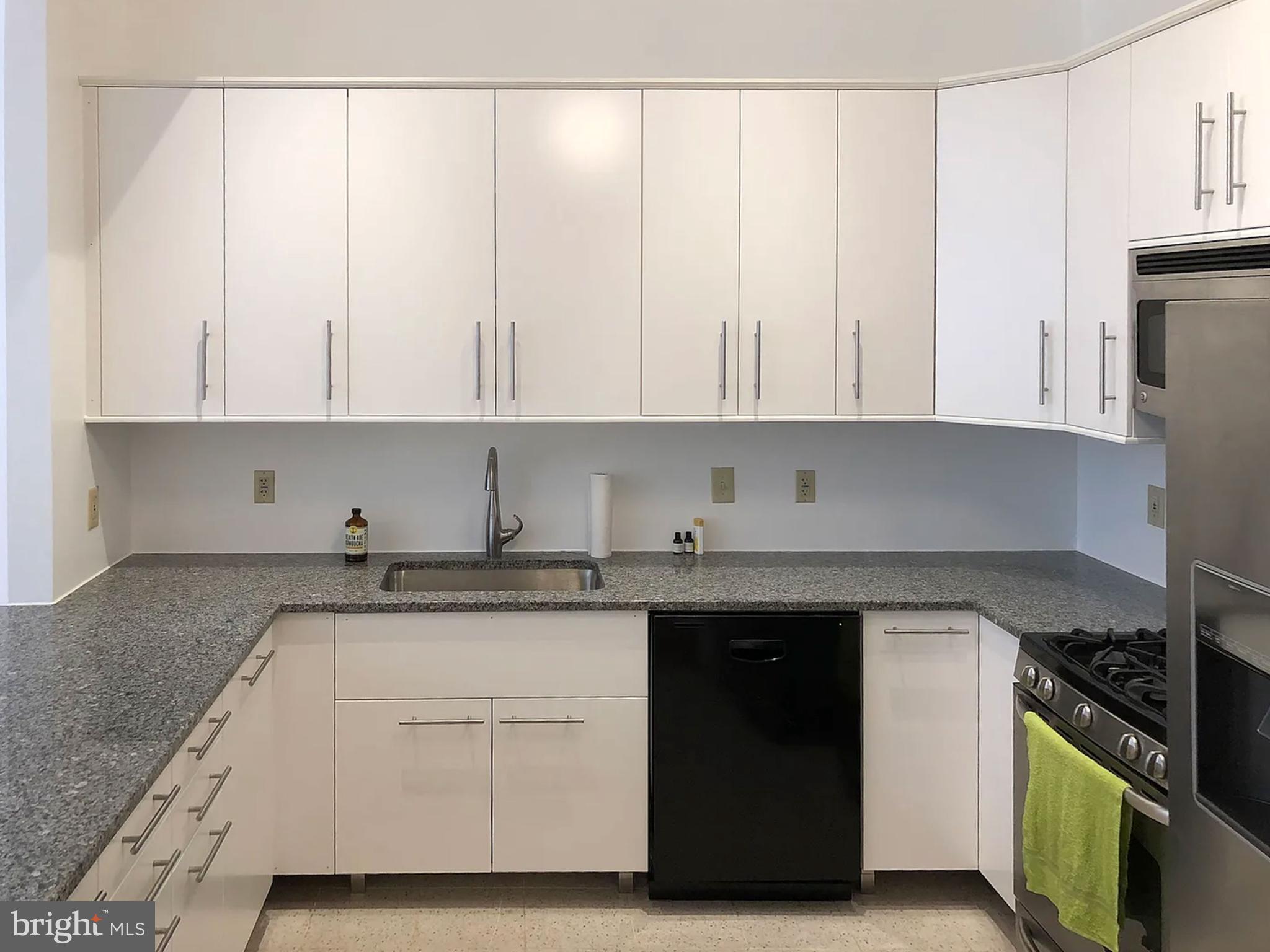 261 North 3rd Street, Unit 2 Philadelphia, PA 19106 - Photo 8 of 17