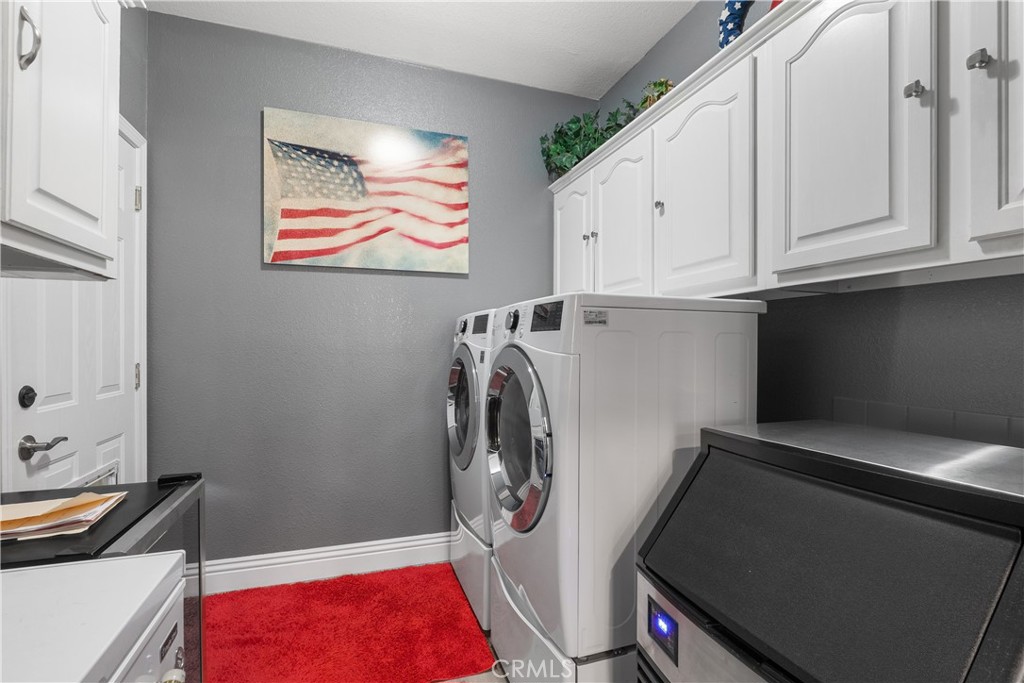 1188 Beach Drive Needles, CA 92363 - Photo 25 of 66 a utility room with dryer and washer