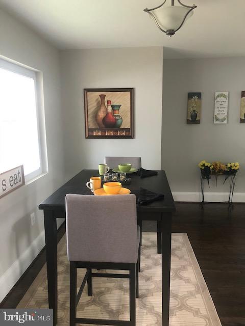 308 Penn Road Pasadena, MD 21122 - Photo 14 of 54 dining area off living space