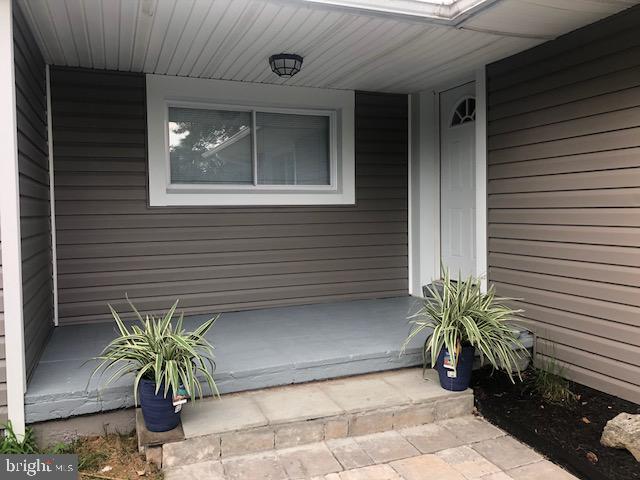 308 Penn Road Pasadena, MD 21122 - Photo 4 of 54 Front porch area entry