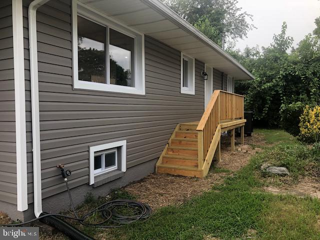 308 Penn Road Pasadena, MD 21122 - Photo 54 of 54 Side entrance to property.