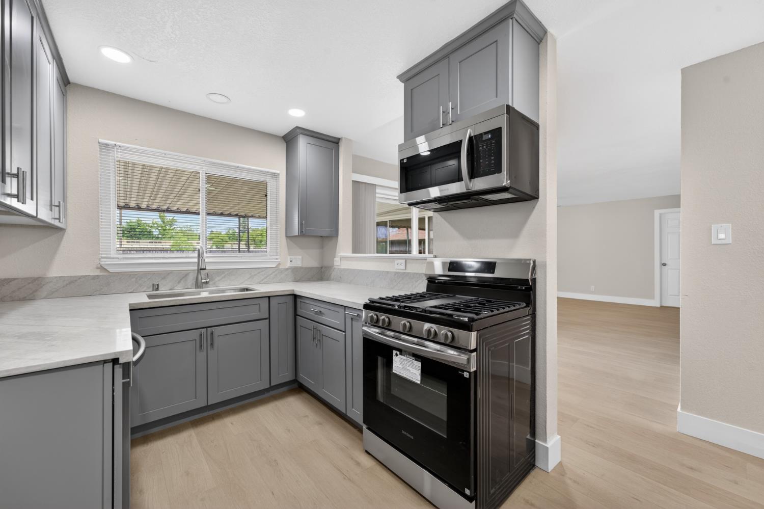 7221 Parish Way Citrus Heights, CA 95621 - Photo 8 of 19