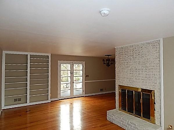 2374 Howard Road Southwest Roanoke, VA 24015 - Photo 8 of 23 Great Room with Built-Ins