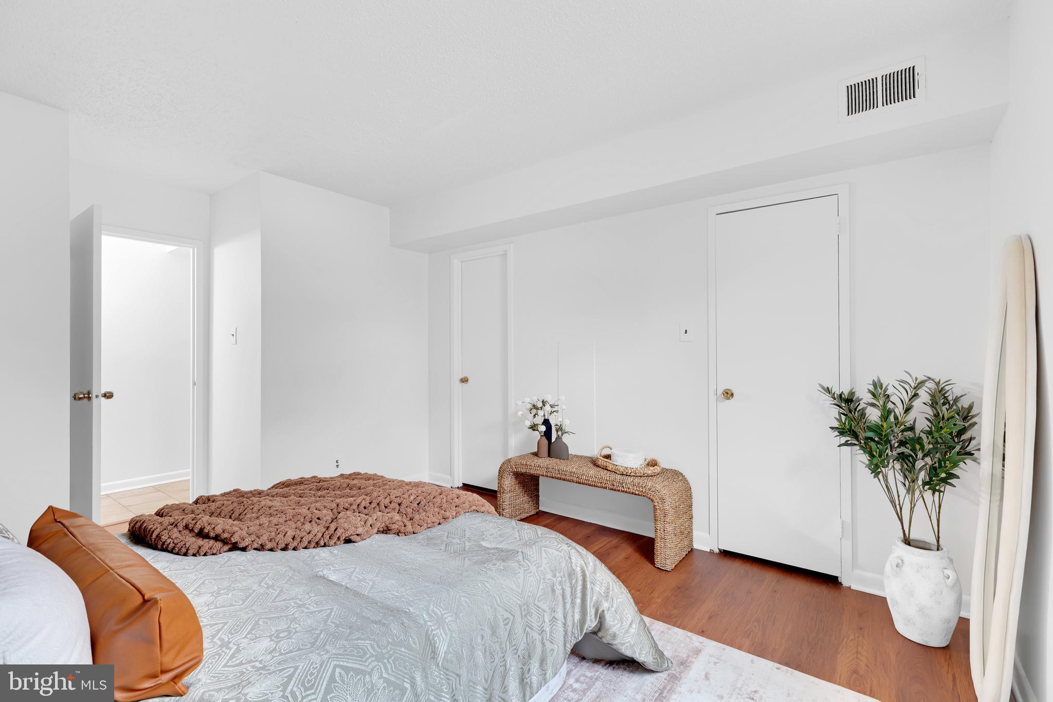 11637 Stoneview Square, Unit 2B Reston, VA 20191 - Photo 18 of 31 a bedroom with bed and a potted plant