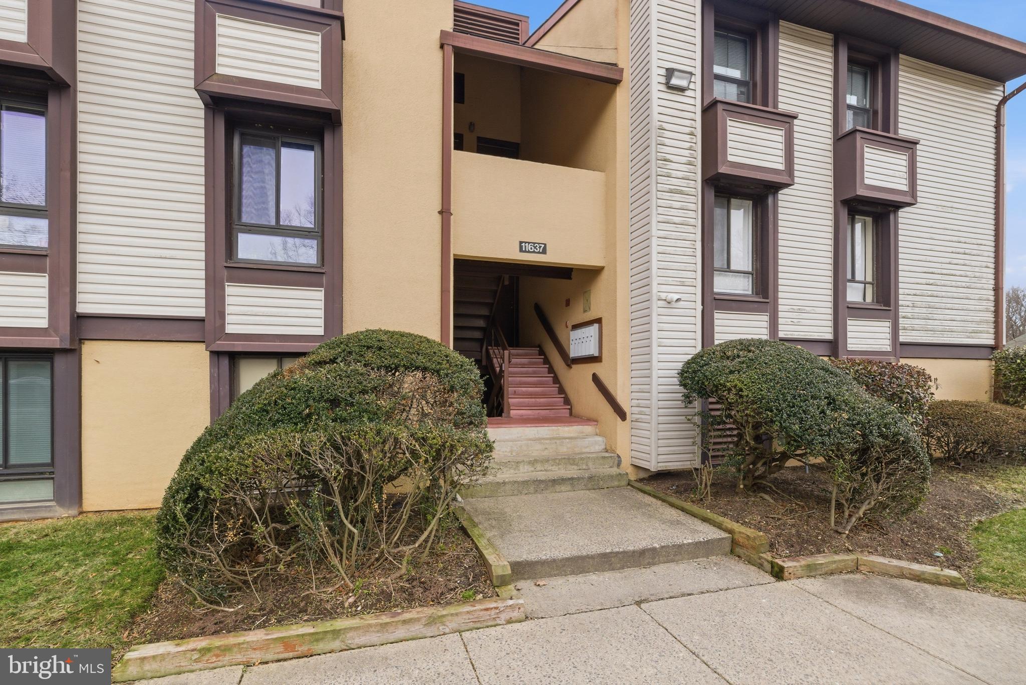 11637 Stoneview Square, Unit 2B Reston, VA 20191 - Photo 4 of 31 a view of a entryway of a house