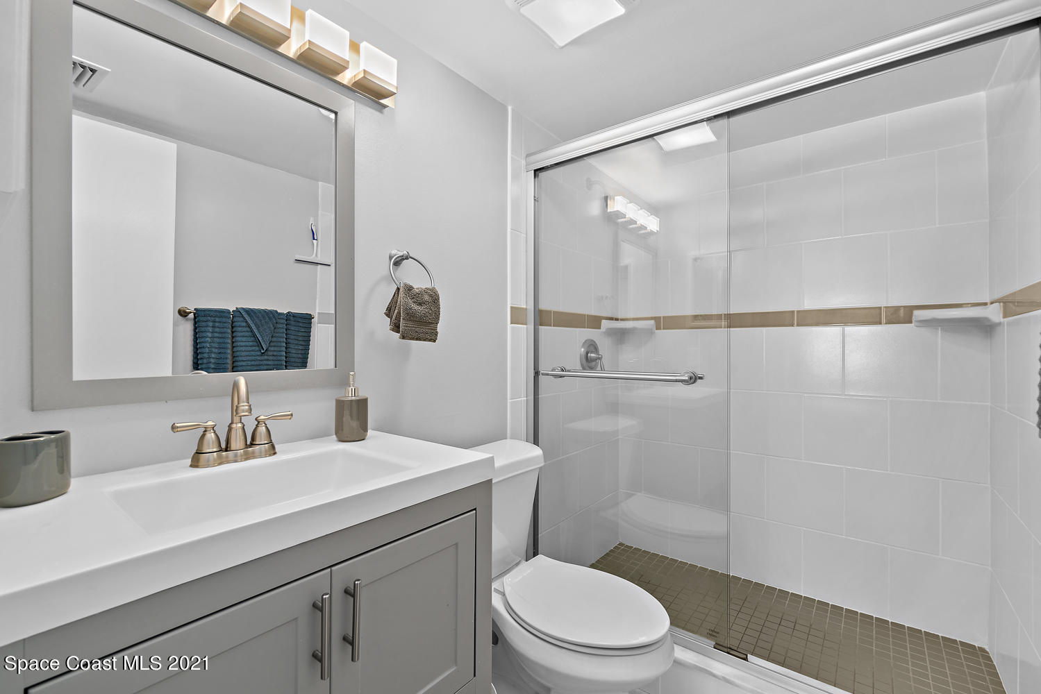 513 Seaport Boulevard, Unit 194 Cape Canaveral, FL 32920 - Photo 14 of 32 Primary Bathroom
