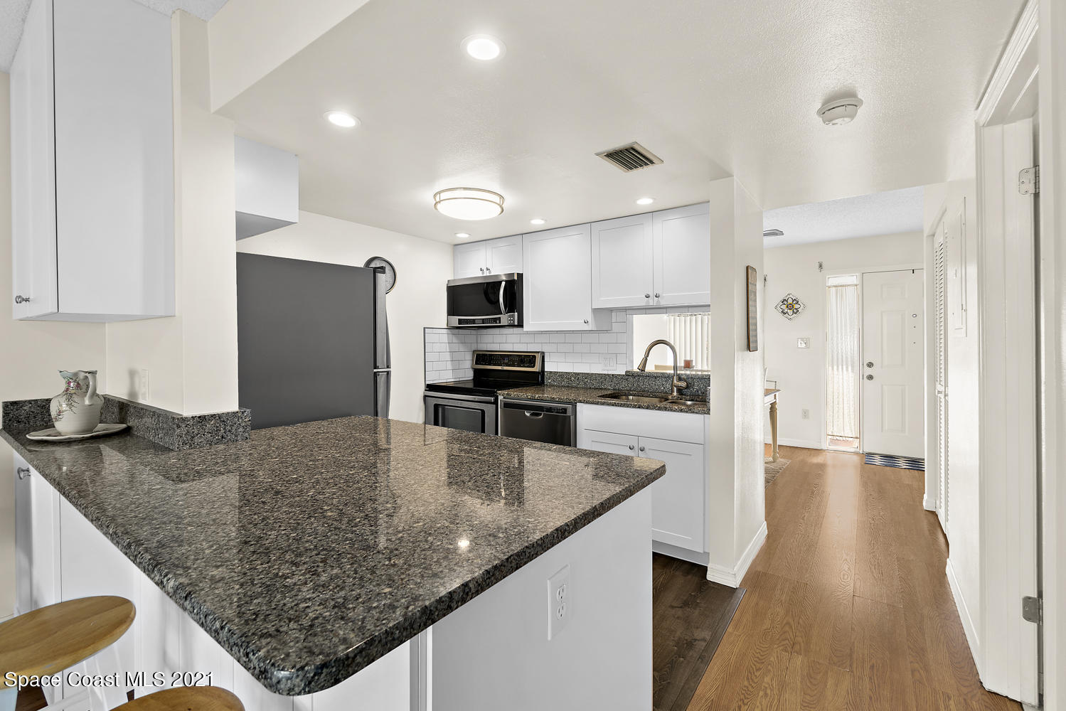 513 Seaport Boulevard, Unit 194 Cape Canaveral, FL 32920 - Photo 4 of 32 Kitchen