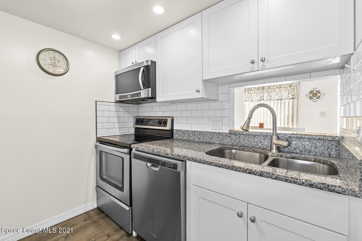 513 Seaport Boulevard, Unit 194 Cape Canaveral, FL 32920 - Photo 5 of 32 Kitchen