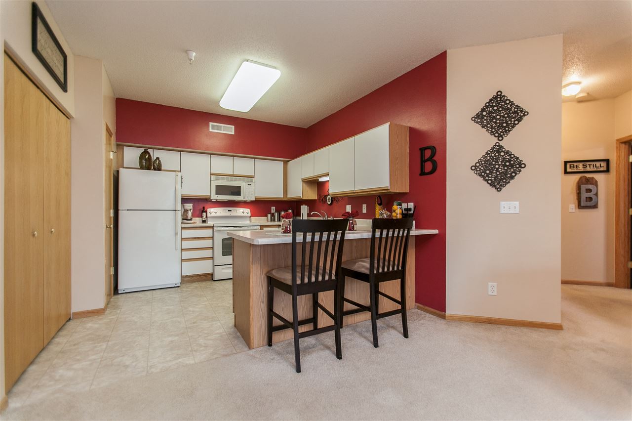 3028 Center Point Road Northeast, Unit 202 Cedar Rapids, IA 52402 - Photo 10 of 32 Gallery Image 10