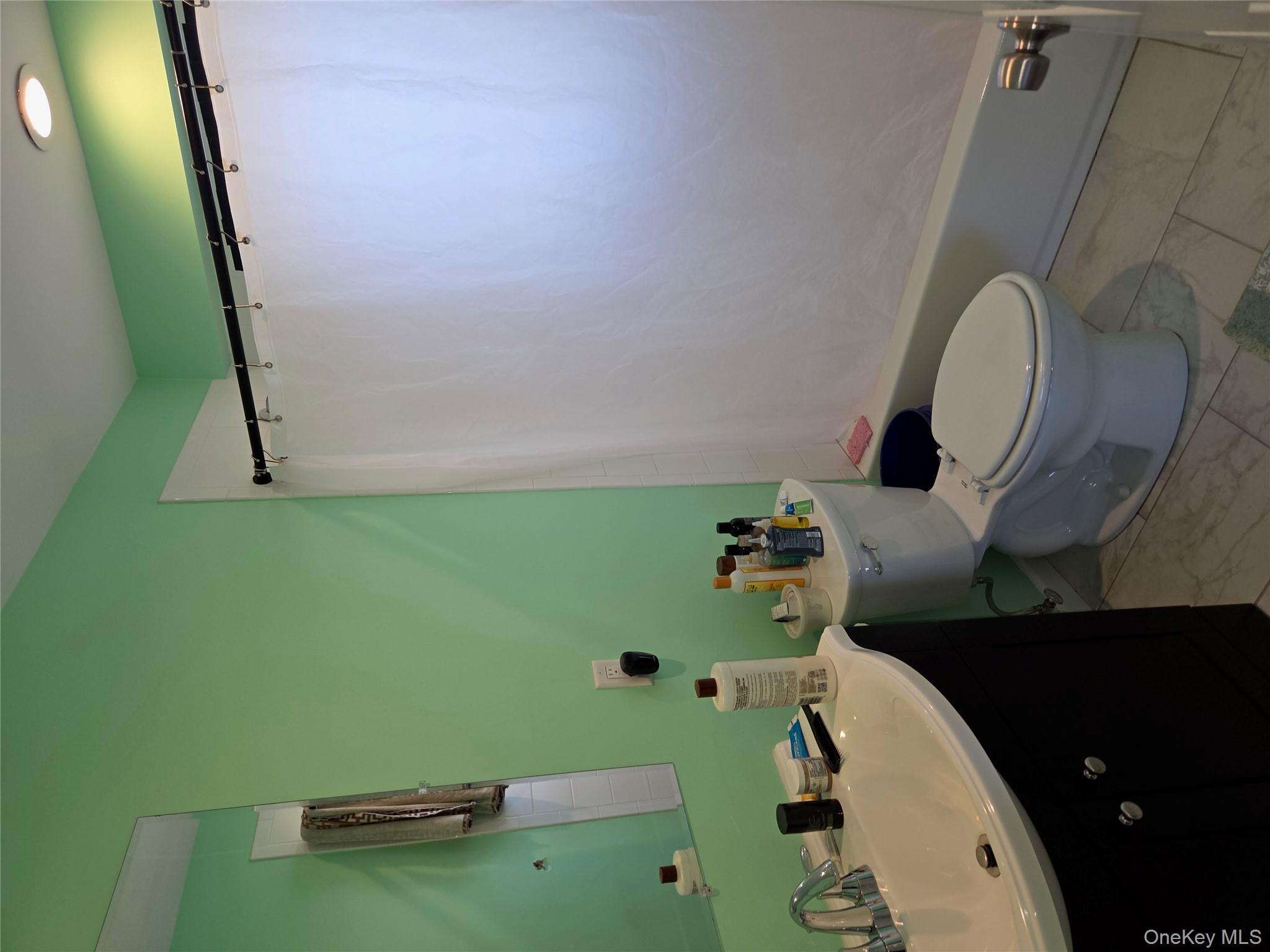 3095 Mullan Place Bronx, NY 10465 - Photo 4 of 12 Full bath featuring shower / tub combo and vanity