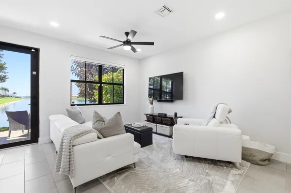 $674,900 | 8403 Lakeview Trail, Parkland, FL 33076