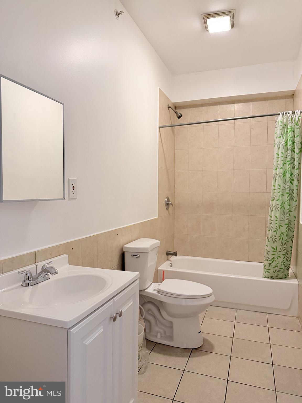 1438 Federal Street Philadelphia, PA 19146 - Photo 5 of 10 a bathroom with a sink toilet and shower