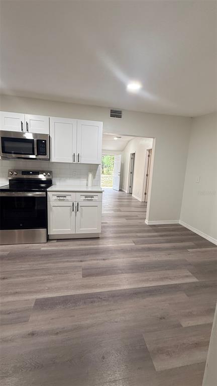 15535 Little Ranch Road Spring Hill, FL 34610 - Photo 7 of 46 a view of a kitchen with electric appliances