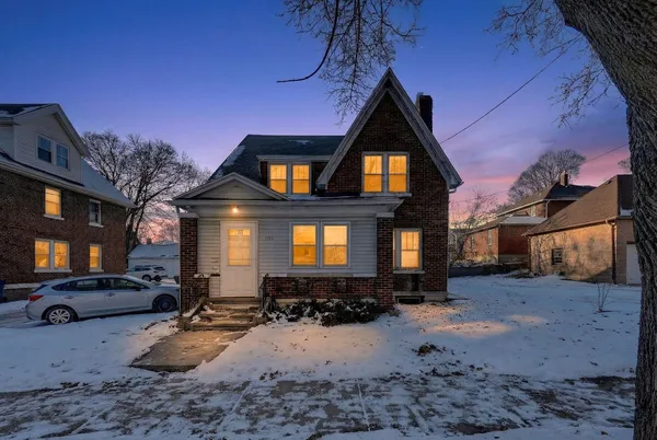 $650,000 | 308 South Brooks Street, Madison, WI 53715