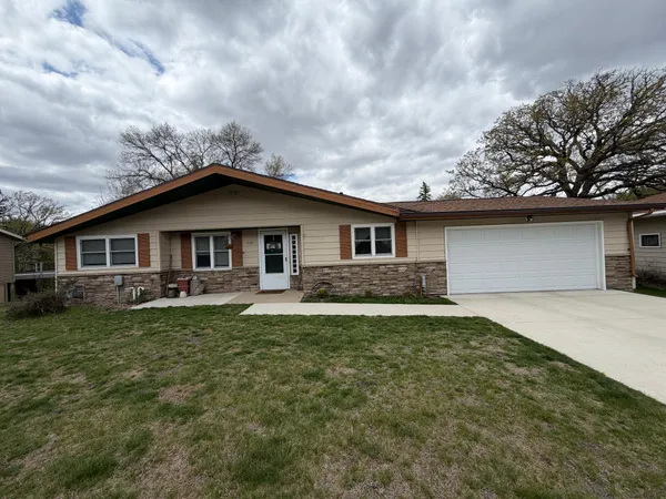 $375,000 | 1821 Brookside Circle, Albert Lea, MN 56007