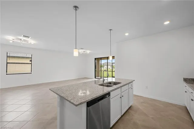 $2,300 | 15019 Palamos Circle, Fort Myers, FL 33905