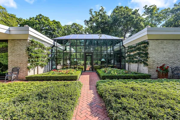 a view of a yard in front of house
