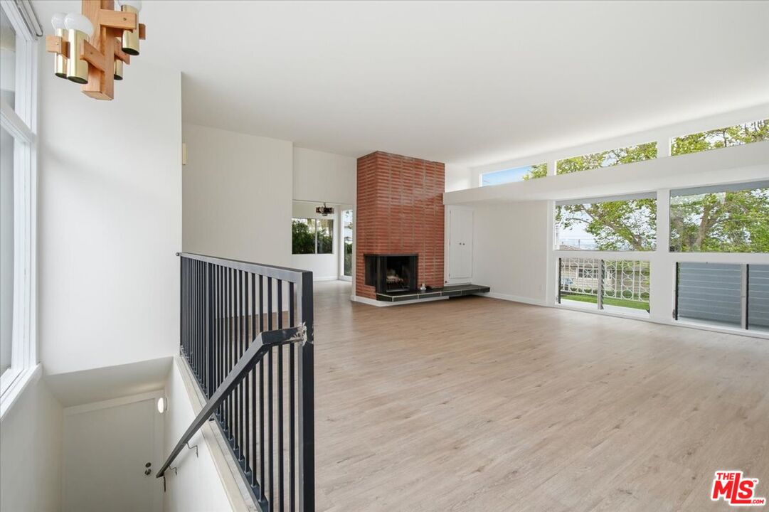 8228 Rees Street Playa del Rey, CA 90293 - Photo 5 of 28