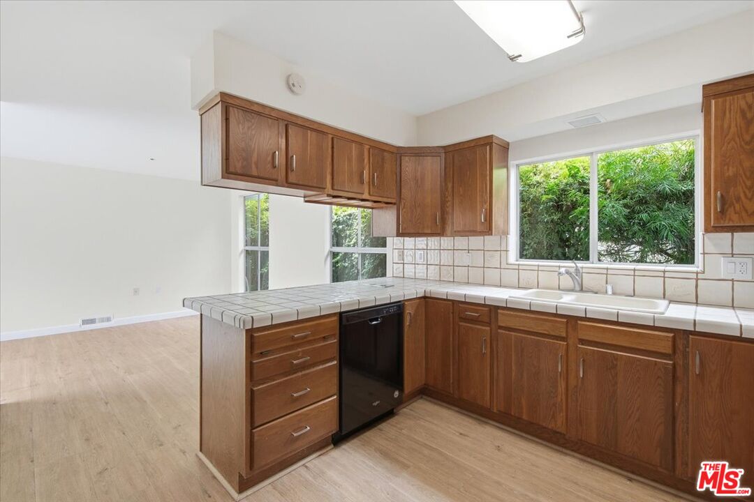 8228 Rees Street Playa del Rey, CA 90293 - Photo 8 of 28