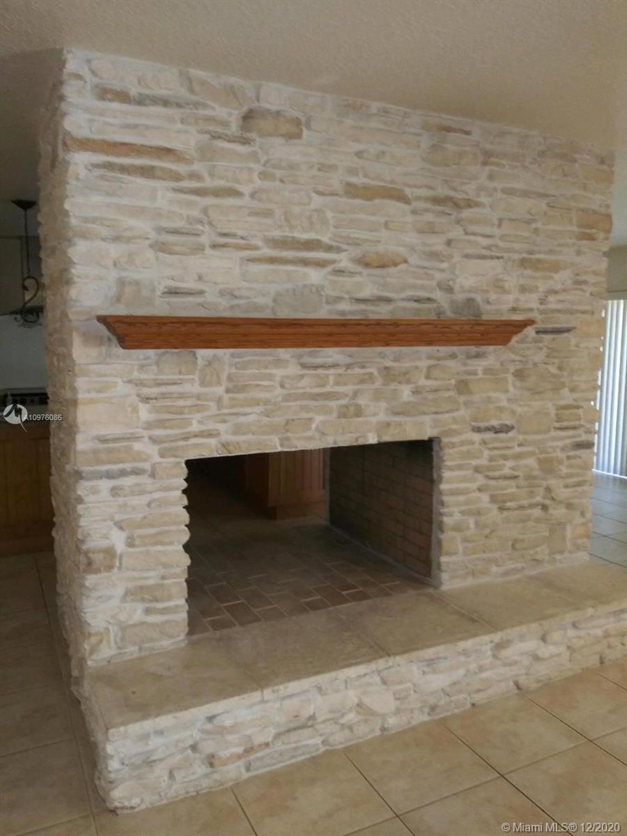 18299 Southwest 68th Court Southwest Ranches, FL 33331 - Photo 4 of 11 Gallery Image 4