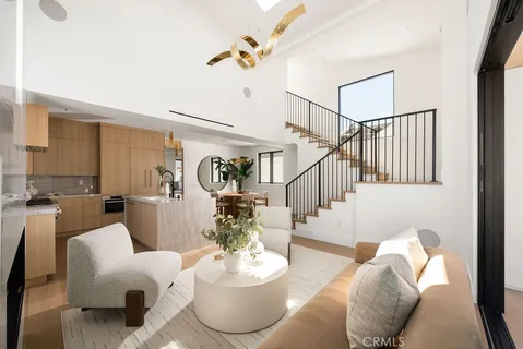 $2,995,000 | 518 Poinsettia Avenue, Unit B, Corona del Mar, CA 92625