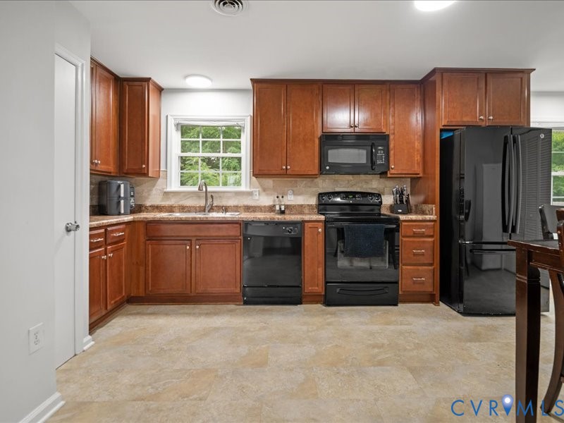 1413 Green Pasture Road Sandston, VA 23150 - Photo 10 of 37 Spacious Eat-In Kitchen with LVP Flooring. Ample S