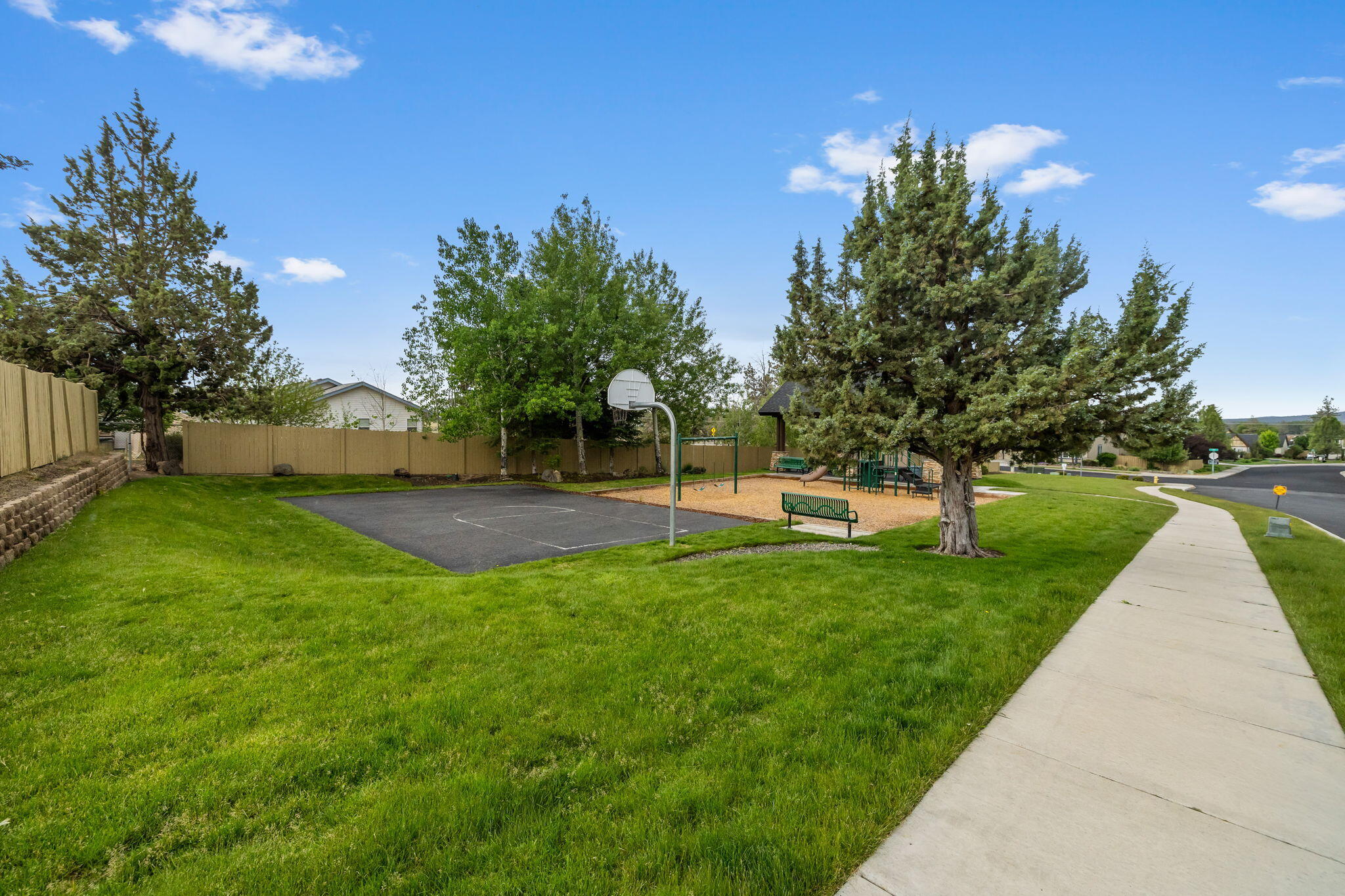 2800 Southwest 49th Street Redmond, OR 97756 - Photo 27 of 33