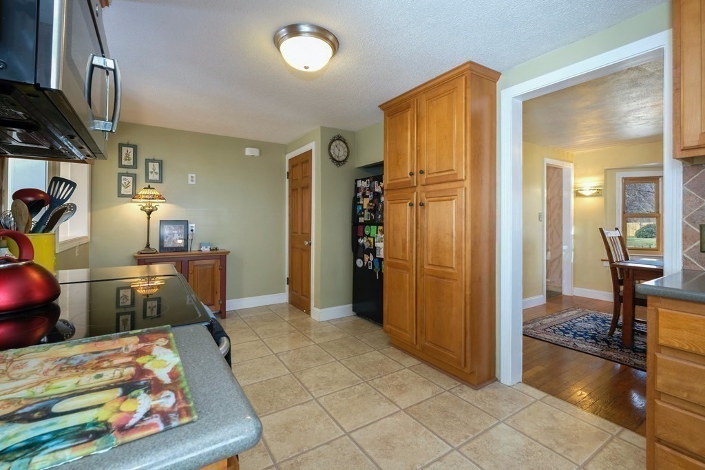 119 Bridle Path Road Springfield, MA 01118 - Photo 8 of 33
