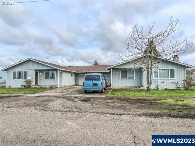 215 South 10th Street Lebanon, OR 97355 - Photo 1 of 9 a house that has a tree in front of it