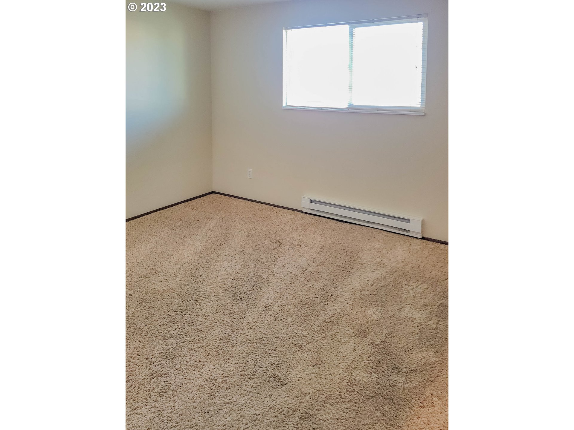 215 South 10th Street Lebanon, OR 97355 - Photo 3 of 9 a view of an empty room