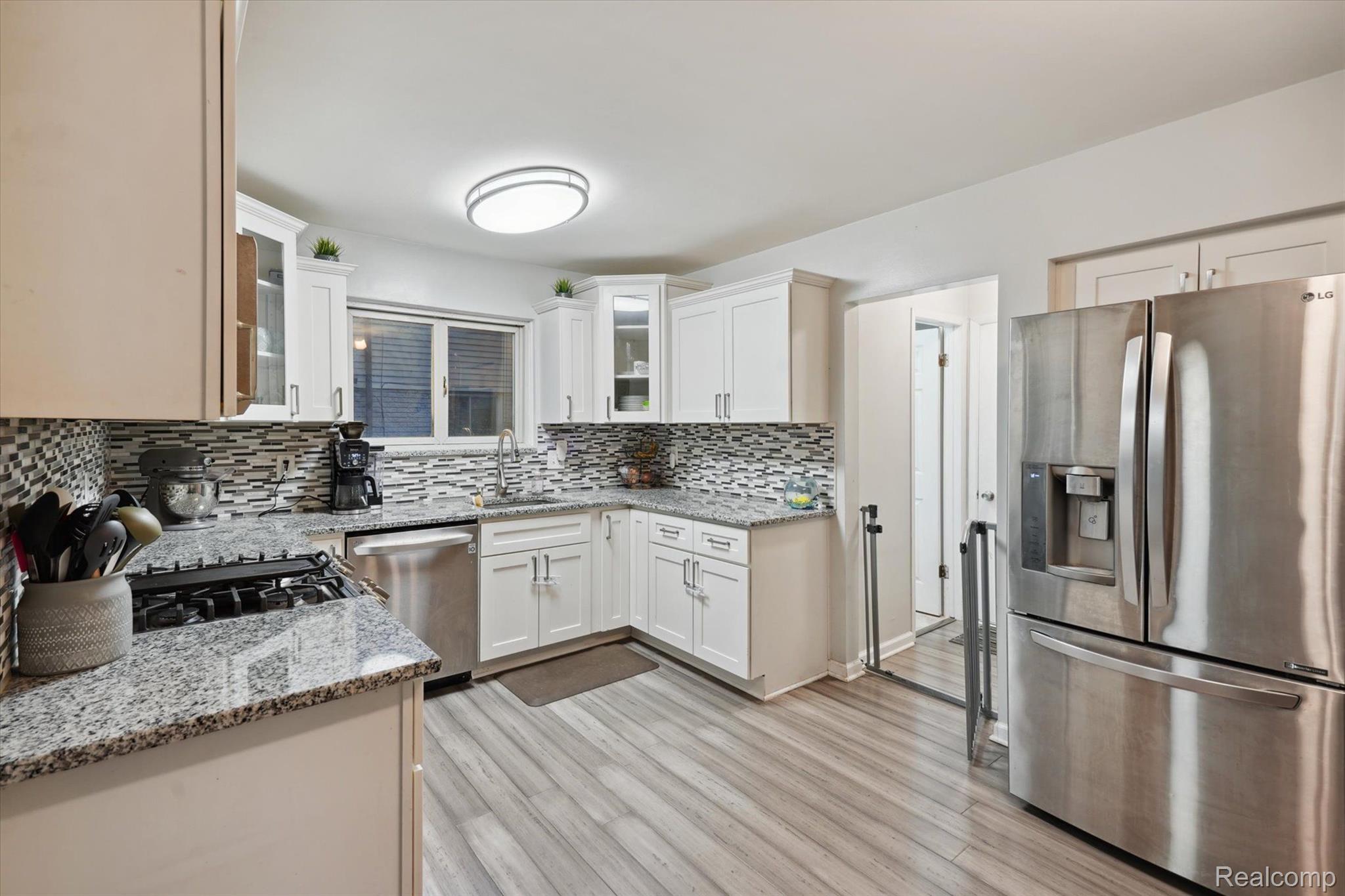 553 Buckingham Road Canton, MI 48188 - Photo 10 of 35