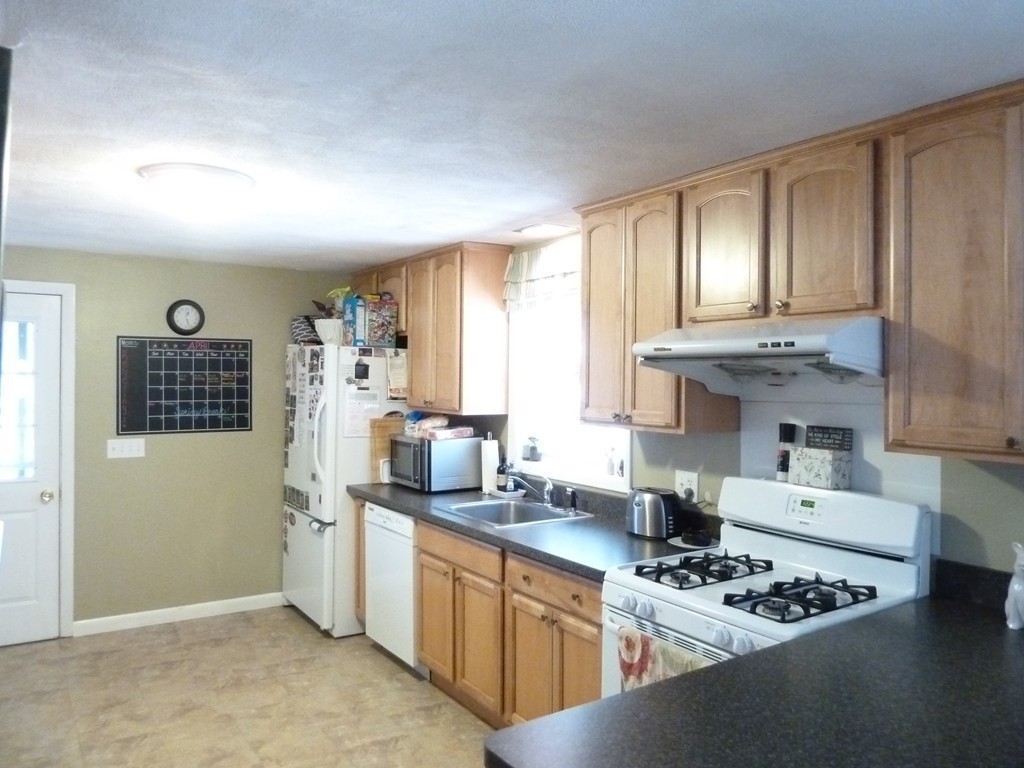 5 Topeka Road Chelmsford, MA 01824 - Photo 7 of 19